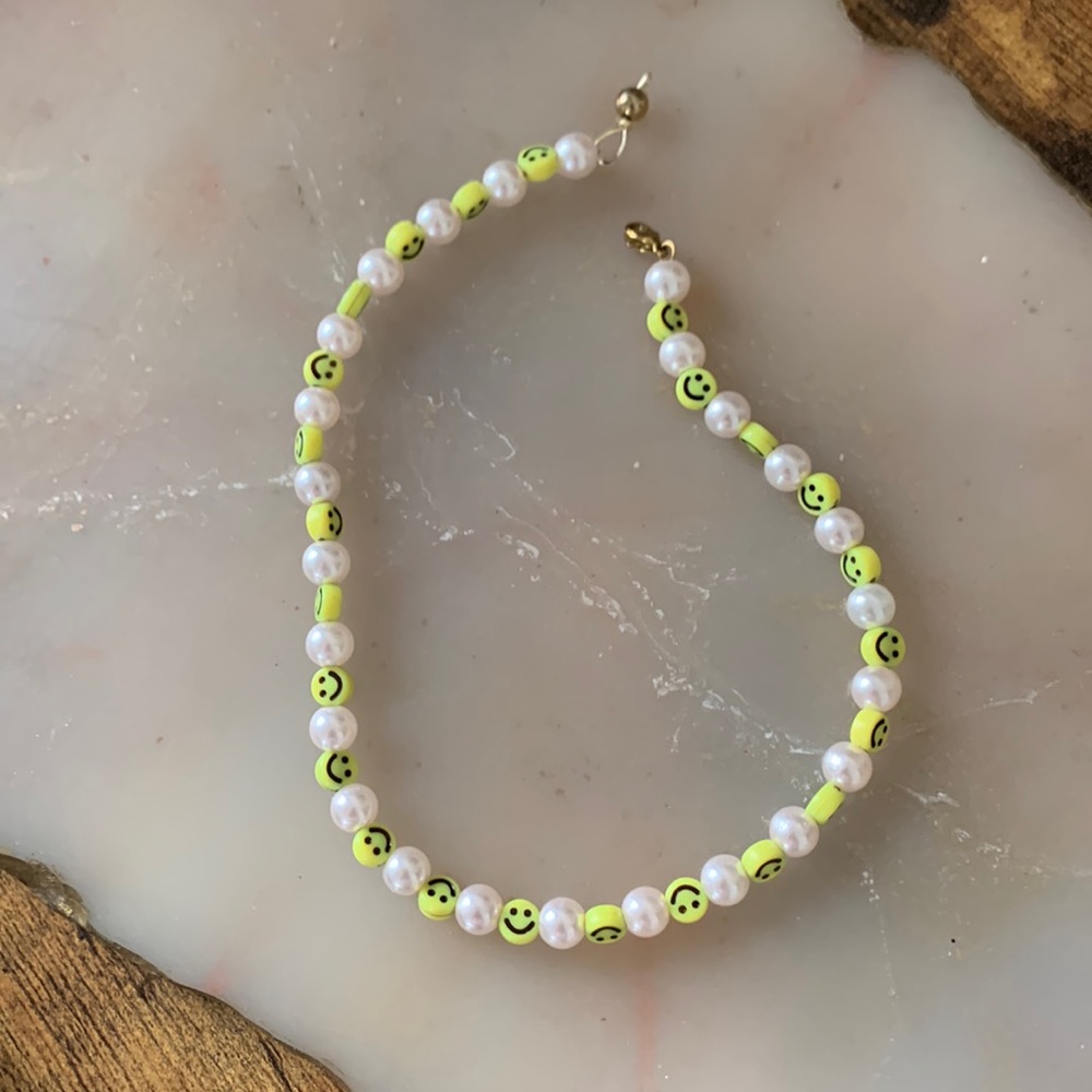 Happy face choker